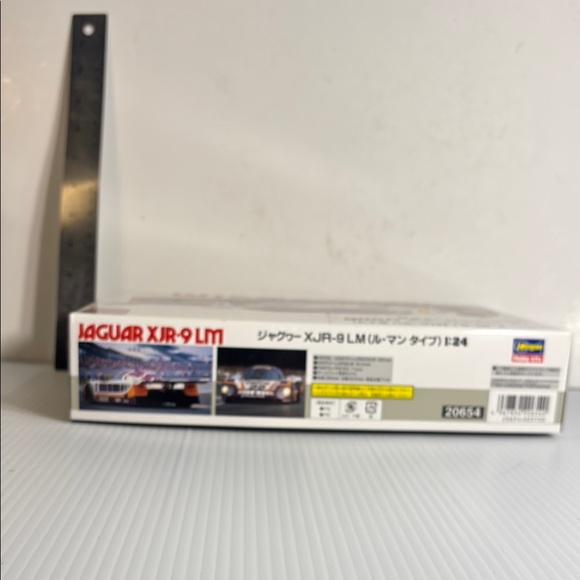 Hasegawa 1/24 Jaguar XJR-9 LM Model Kit Vintage Kit - Picture 4 of 6